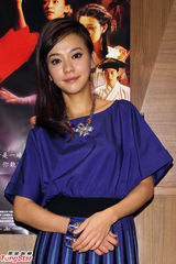 组图：陈意涵出席活动自嘲金马红毯礼服尺度小