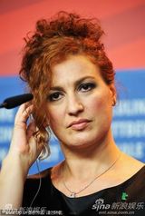 高清：竞赛片《奖励》发布会 导演宝拉携众演员到场