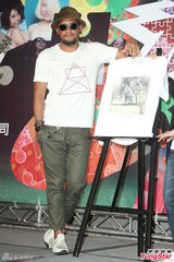 组图：陈绮贞结婚无着落 张震岳猛健身晒成黑炭