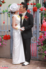 组图：杜德伟大婚与新娘热吻   梁朝伟领衔伴郎团