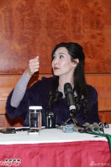 组图：艳星叶玉卿被爆复出还债 浓妆澄清未破产