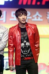 高清组图：韩团2PMT-ara等募捐活动劲歌热舞