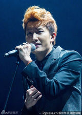 组图：SJ-M上海热力开唱 始源帅气有型赫海有爱