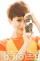 组图：海清化身才情女摄影师 笑容甜美闪耀春日