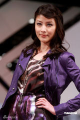 幻灯图：陈慧琳走秀身段窈窕 产后身材恢复令人称羡