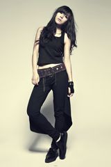 高清组图：程晨“漂浮”寻爱 单身节唱出爱情宣言