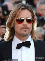 组图：皮特戛纳走秀长发黑超显帅气