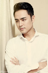 组图：明道曝淡雅写真眼神温暖亦动人