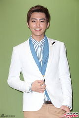 组图：炎亚纶亮相粉丝见面会 衣着帅气抢镜