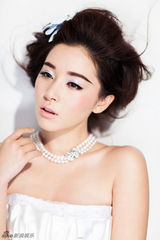 组图：阚清子春日炫彩大片 性感女王范十足