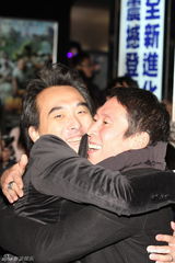 组图：《痞子英雄》首映礼 赵又廷与黄渤搭档撞火花