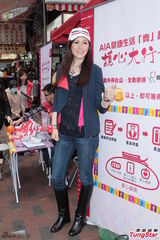 组图：琦琦热心公益 支持丈夫首执电影