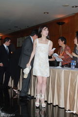 高清图：李嘉欣为儿子JAYDEN开百日宴