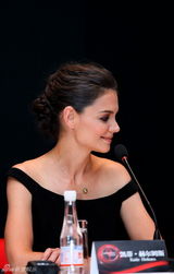 组图：阿汤嫂小黑裙亮相京城 期待与张艺谋合作