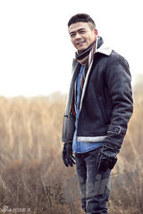 组图：杨烁暖男户外大片祝福马年马上有男友