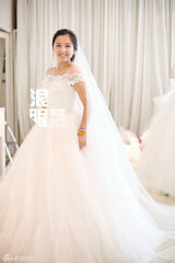 独家：何洁浪漫婚照曝光 赫子铭亲掌镜系拉链