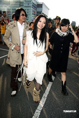 幻灯：F.I.R搭热气球 主唱满意男友阿沁身材