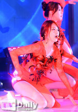 组图：韩团GirlsDay发新专辑 薄纱红裙显妖娆