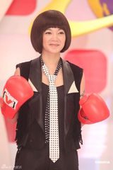 组图：阿雅主持选秀节目 吴建豪靠健身维持肌肉