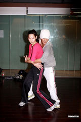 幻灯图：林峰为演唱会紧张排舞 与徐子珊大跳辣舞