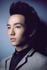 幻灯图：国产美男许诺优雅转身 引领男色新潮流