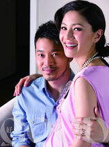 高清图：沙溢抱西瓜热吻大肚胡可 宝宝取名安吉