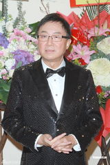 组图：许冠文慈善脱口秀 赵雅芝陈松伶捧场