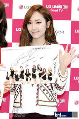 组图：少女时代清新亮相签名会 可爱萌表情多