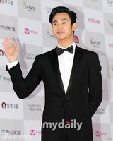 组图：众星闪耀大钟盛宴 河智苑金秀贤成焦点