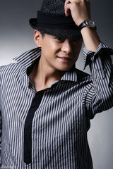 幻灯图：王斑熟男写真品质卓越 玩笑中略带谦和随性