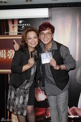 组图：谭咏麟赠杜丽莎女校长美誉