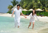 组图：关颖着白裙与未婚夫度假 海滩甜蜜亲吻