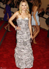 高清组图：纽约大都会盛典 克莉丝汀-贝尔露肩礼服