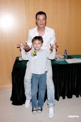 幻灯图：任达华直言香港教育缺失 让女儿北京上学 