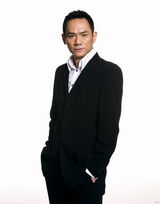 幻灯图：果静林新写真显深邃气质 演戏如布棋局