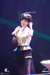 周慧敏澳门个唱秀热舞 娇美容颜演绎不老传说(图)