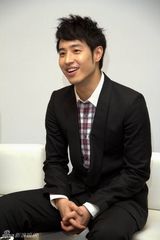 组图：周杰伦潘玮柏袁咏琳助阵慈善晚宴