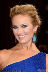 组图：澳导演布鲁克-安德森明瞳蓝珰相辉映