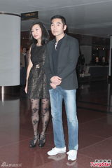 组图：黄长兴大婚众艺人道贺 三轮豪车霸气接亲