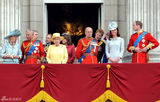 组图：英国皇家骑兵卫队阅兵王妃优雅