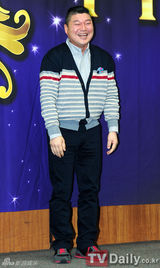 组图：姜虎东携东方神起昌珉宣传《月光王子》