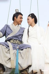 组图：《王的女人》横店热拍 陈乔恩吊威亚表情夸张