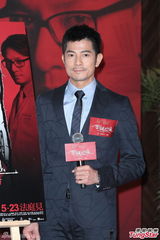 组图：郭富城为杨采妮新片吸烟 罚其比基尼跳水