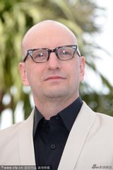 组图：《烛台背后》道格拉斯携手马特达蒙亮相