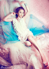 组图：李玲玉甜美写真 傲人身材续写不老传奇