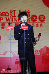 组图：吴奇隆光棍节不谈爱 刘诗诗身体亮红灯