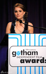 高清组图：娜塔莉-波特曼知性风出席哥谭颁奖礼