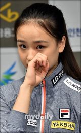 组图：孙妍在出席仁川国际体操大赛新闻发布会