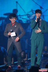 组图：萧敬腾受恐吓照常演出 保镖贴身保护