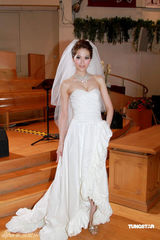 幻灯图：林莉穿婚纱拍广告秀身材 把林志玲当动力